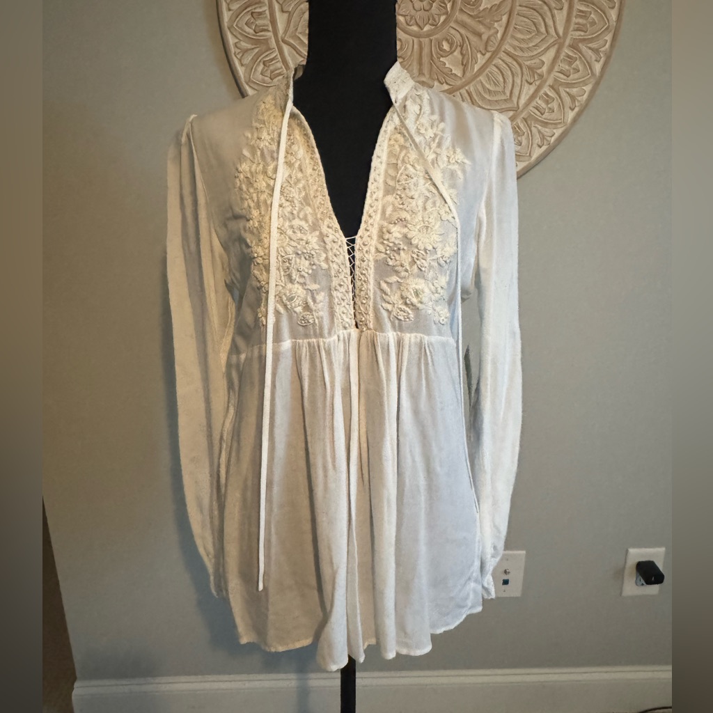Nwt Xs Karen Kane White Floral Embroidered Blouse